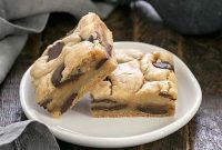 Gooey Caramel Chocolate Chip Cookie Bars