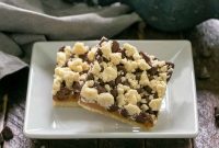 Gooey Chocolate Caramel Crumble Bars