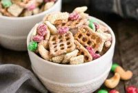 Festive White Chocolate Cashew Crunch