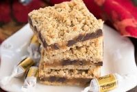 Irresistible Oatmeal Caramel Bars