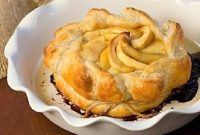 Sweet Apple and Melted Brie Pastry Bake