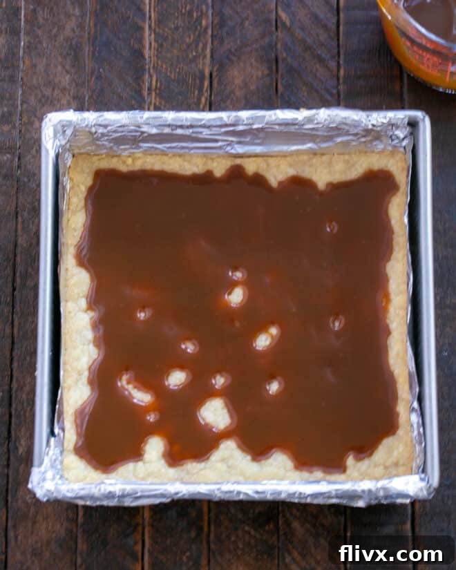 Step 5: Drizzle caramel sauce over hot crust.