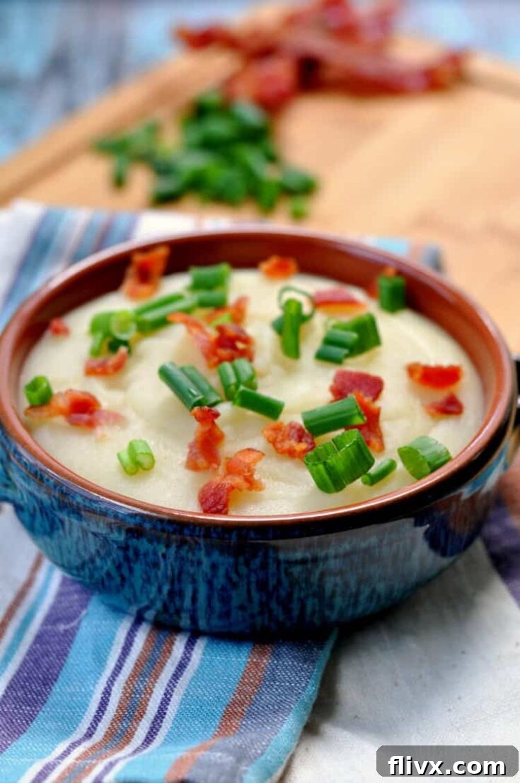 Crockpot Paleo Baked Potato Soup